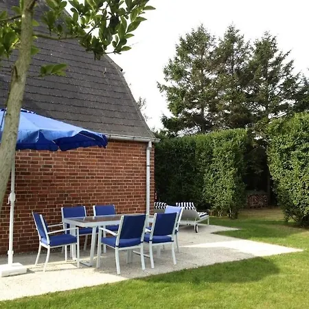 Freistehendes Friesenhaus Mit Sauna Und Garten 凯图姆